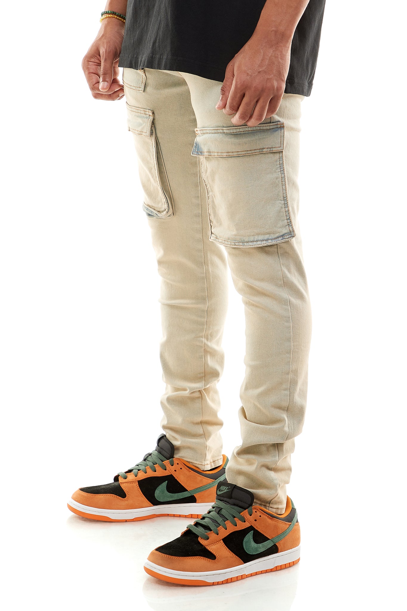 ZIPPED DOUBLE CARGO JEANS