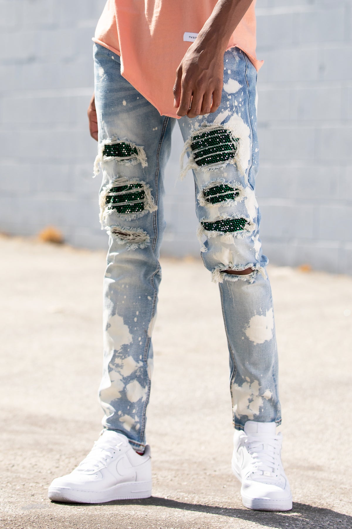 BLEACHED MULTI RHINESTONES PATCHED JEANS