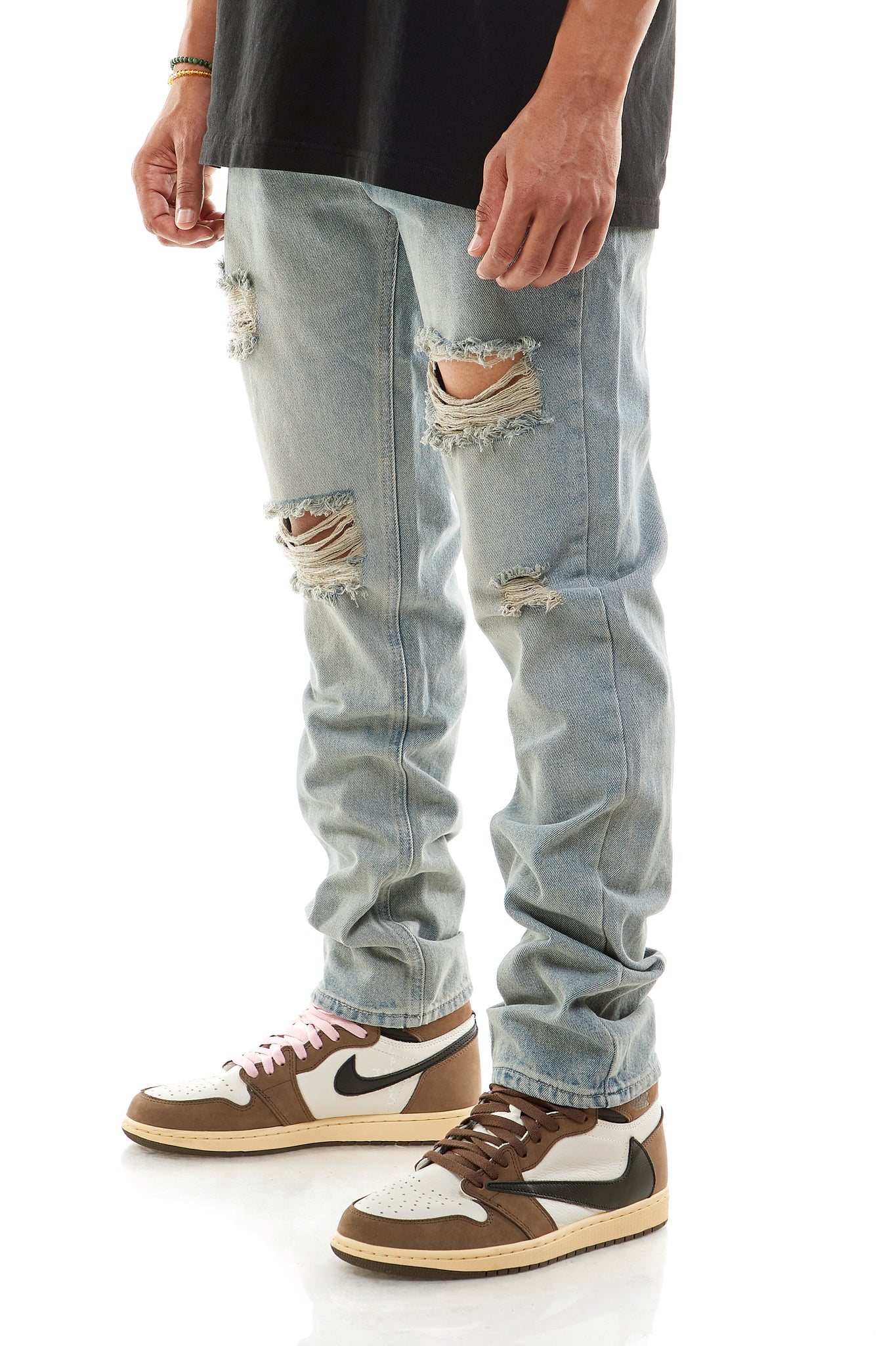 RELAXED & DISTRESSED JEANS