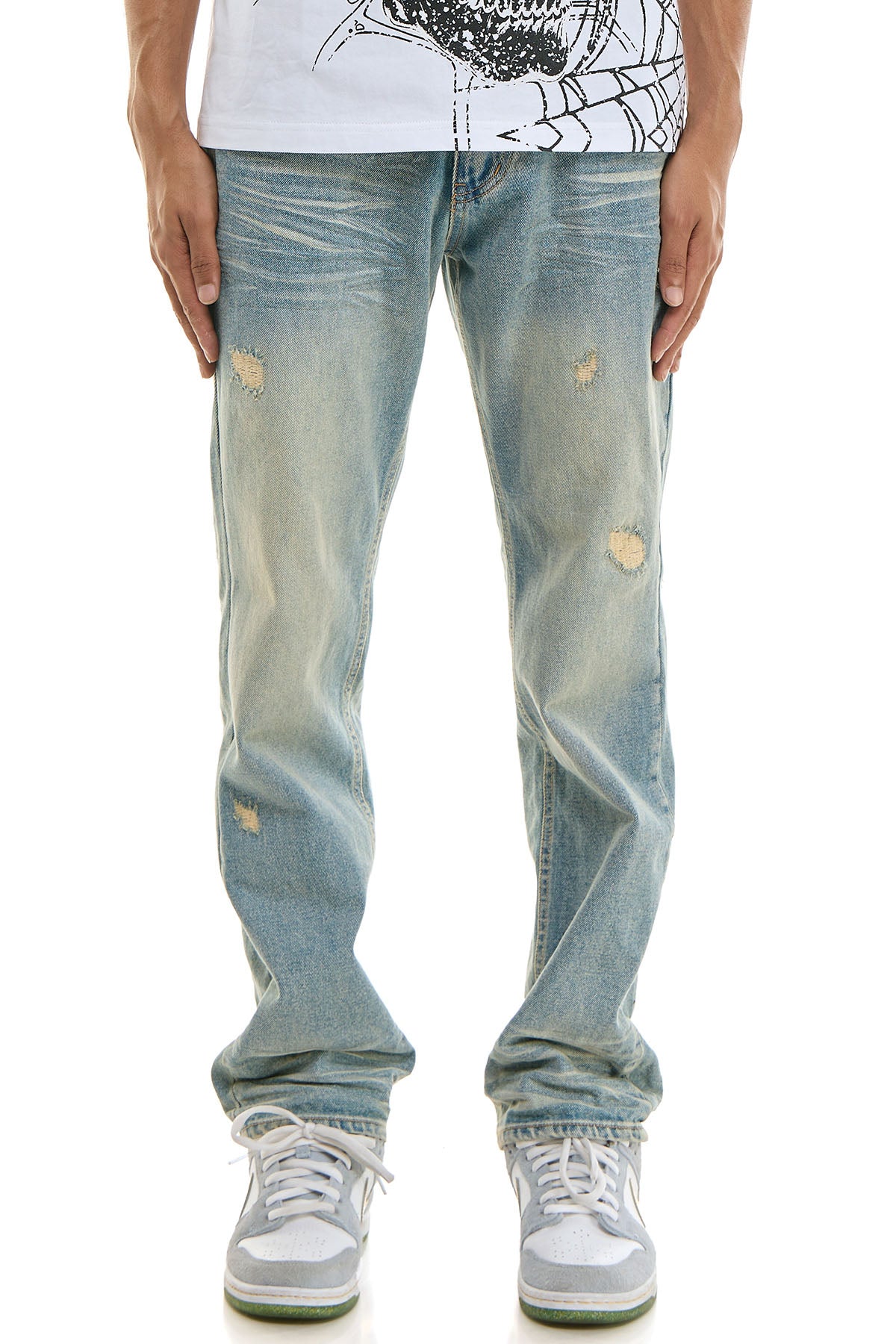 DISTRESSED SLIM JEANS