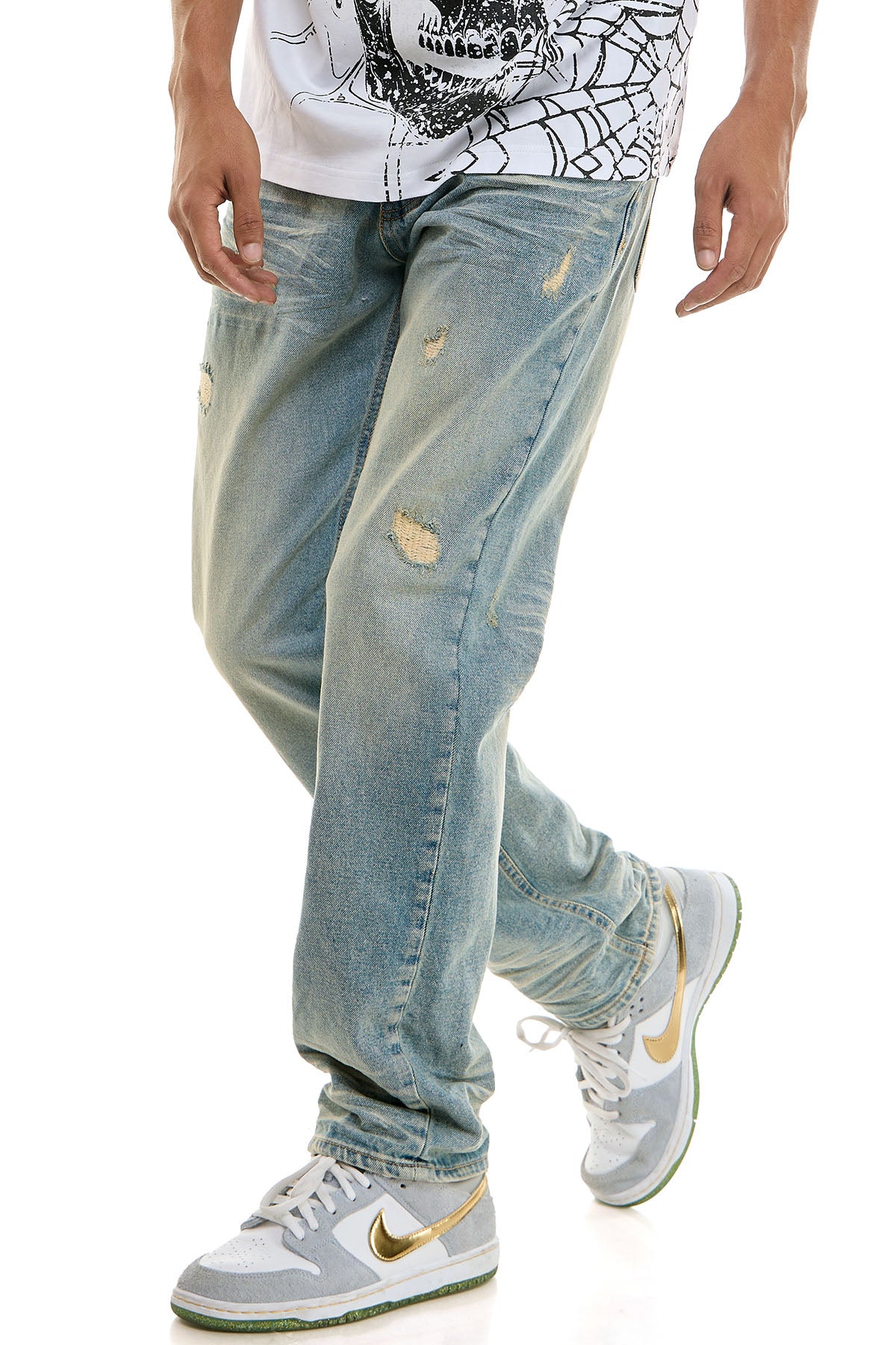 DISTRESSED SLIM JEANS
