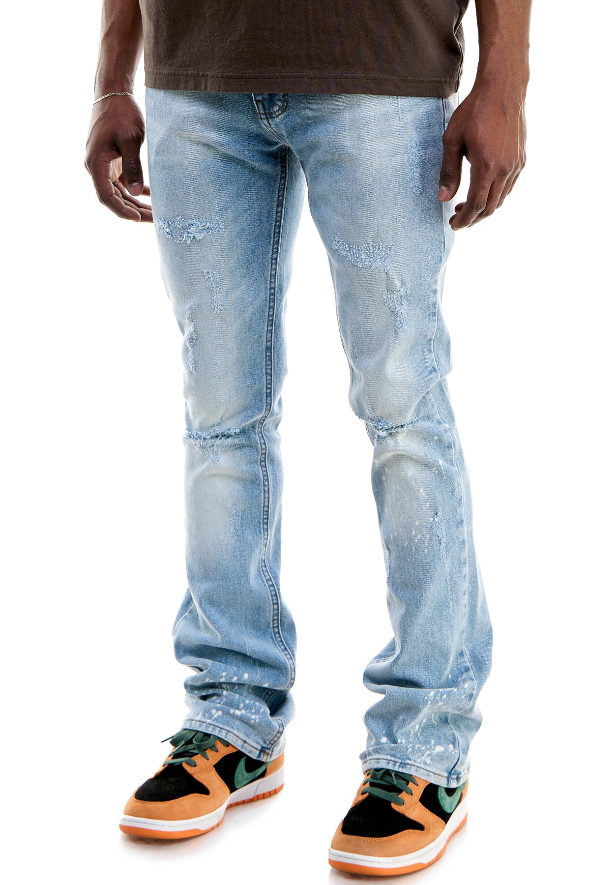 DISTRESSED FLARE JEANS
