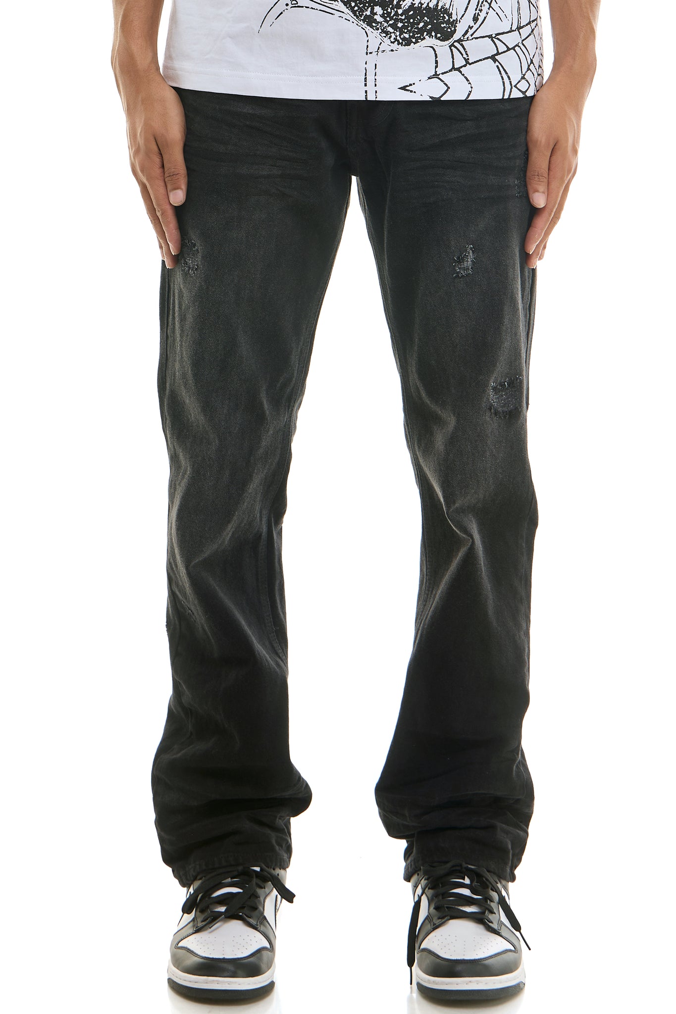 DISTRESSED SLIM JEANS