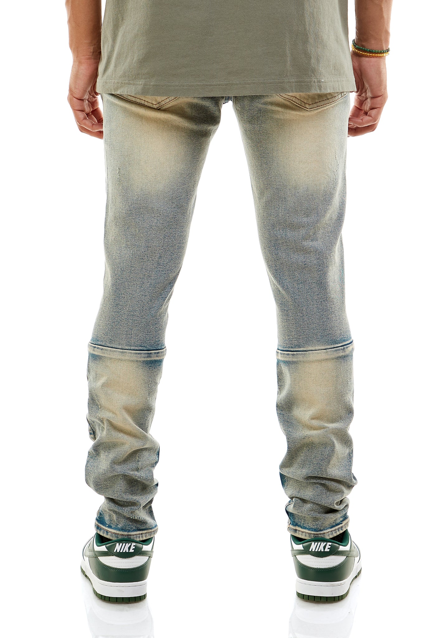 DISTRESSED AND DESTROYED KNEE SKINNY JEANS