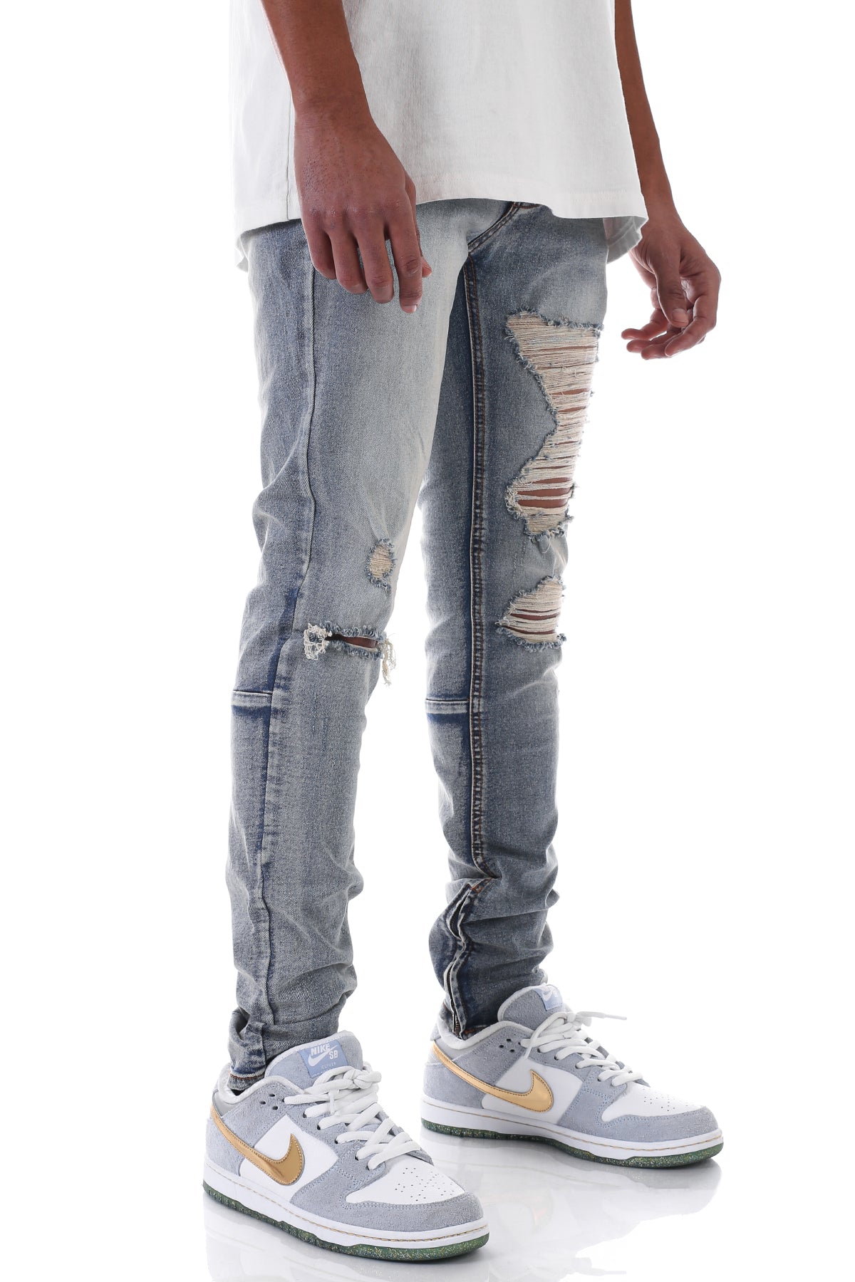 DISTRESSED ANKLE ZIP JEANS